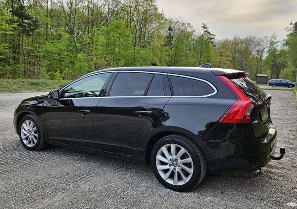 Volvo V60 cena 39900 przebieg: 291000, rok produkcji 2014 z Łomianki małe 529